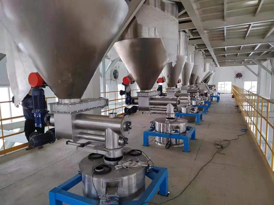 多倉配料秤上下層結構與螺旋定量給料機在粉末自動配料中的應用